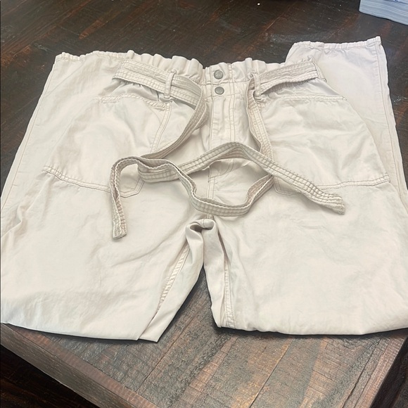 Abercrombie & Fitch Cream High-Waisted paper bag Pants - Picture 2 of 4